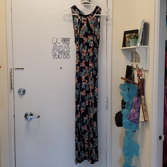 Dress - Picture 1 of 4